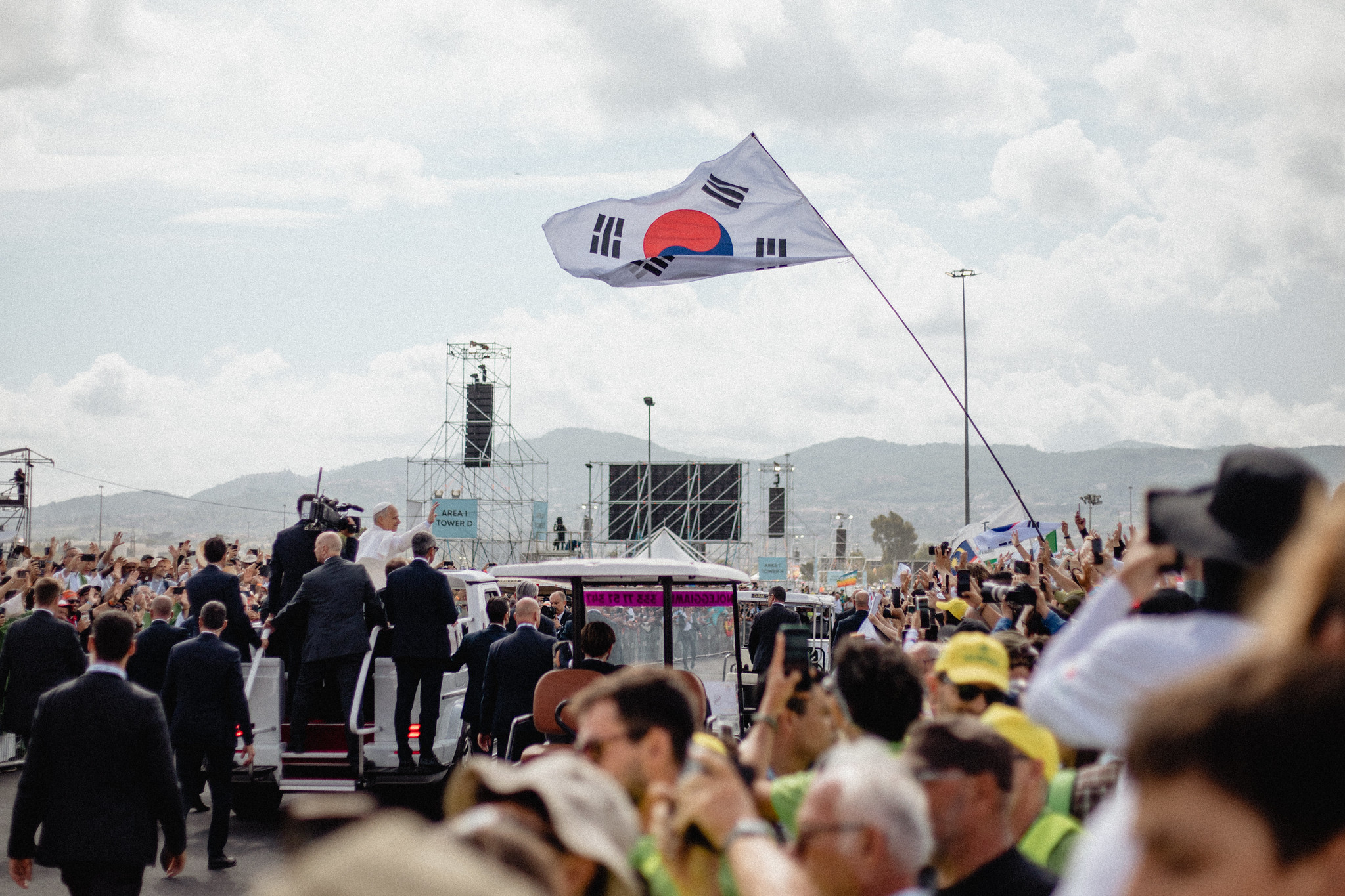 Giovani in preghiera alla GMG